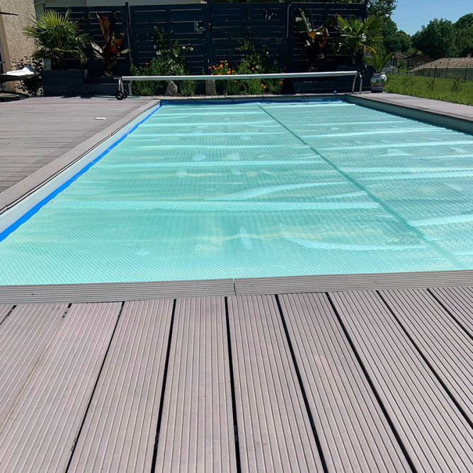 découvrez notre bâche à bulle écologique, conçue pour protéger votre piscine tout en préservant l'environnement. fabriquée à partir de matériaux durables, elle offre une excellente isolation thermique et réduit l'utilisation de produits chimiques. optez pour une solution éco-responsable pour prolonger la saison de baignade tout en respectant la nature.